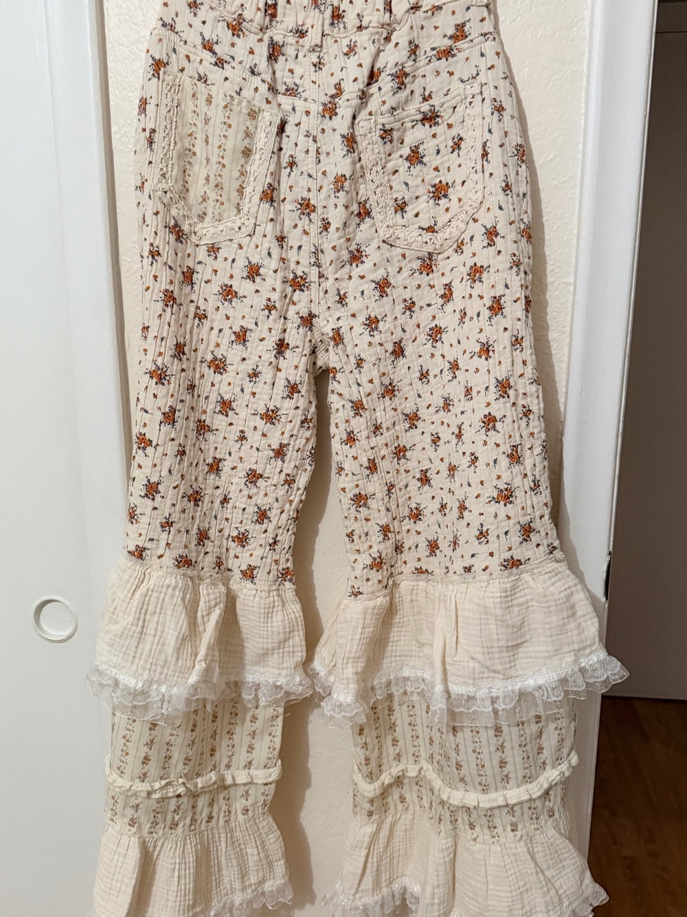 POL Cream Floral Ruffle Boho pants small - Picture 4 of 11